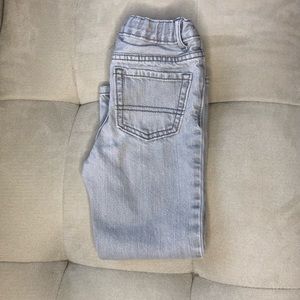 The Children’s Place Gray Skinny Jeans (Size 4T).